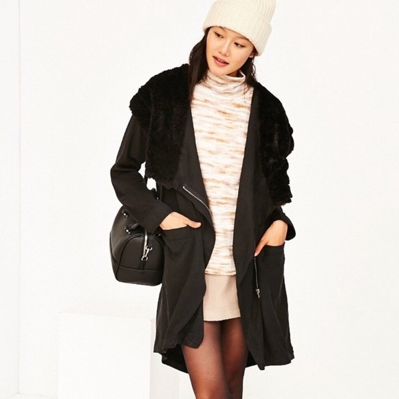 Urban Outfitters Jackets & Blazers - NWOT🍁🍂silence + noise fur lined parka black L